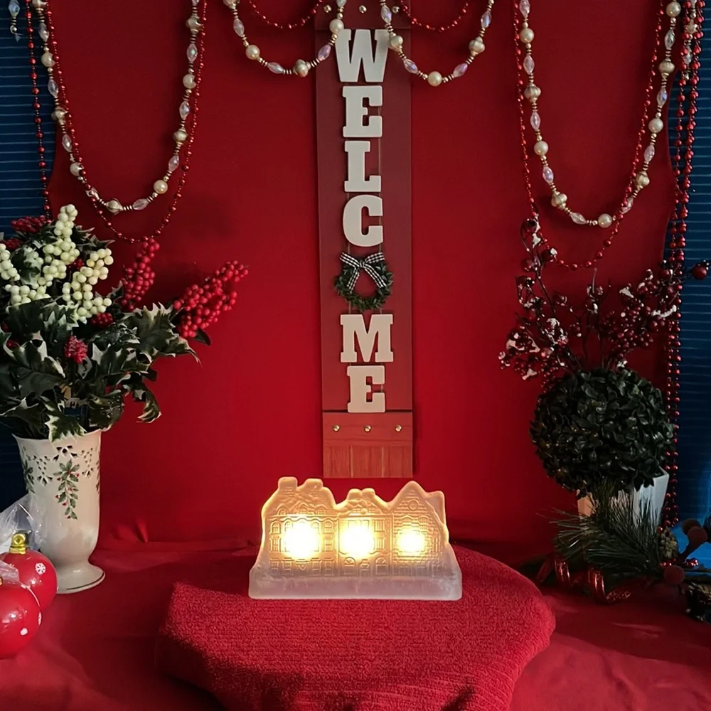 Vintage Foisted Glass House Candle Holder by “CHRISTMAS AROUND THE WORLD” 1989 - Picture 6 of 16